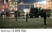 Ночная репетиция парада Победы. Красная площадь 3 мая 2012 года. ЗРК С-400 "Фаворит" Редакционное видео, видеограф Игорь Долгов / Фотобанк Лори