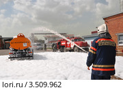 Пожарные учения на нефтебазе (2012 год). Редакционное фото, фотограф Наталья Крупская / Фотобанк Лори