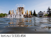 Вид на фонтан "Дружбы народов". ВВЦ. Москва (2012 год). Редакционное фото, фотограф Вячеслав Палес / Фотобанк Лори