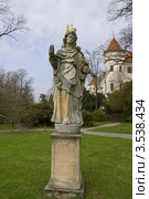 Статуя королевы в саду замка Канопиште, Чехия (2012 год). Редакционное фото, фотограф Иван Марчук / Фотобанк Лори