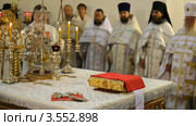 Русская православная церковь.  Литургия архиерейским чином. Престол. Входное (2012 год). Редакционное видео, видеограф Mikhail Erguine / Фотобанк Лори