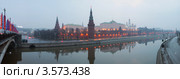 Москва. Кремль. Хмурый рассвет. Редакционное фото, фотограф Юрий Кирсанов / Фотобанк Лори