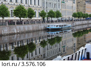 Утренние отражения. Река Мойка. Петербург (2012 год). Редакционное фото, фотограф Александр Алексеев / Фотобанк Лори