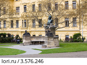Прага. Сквер рядом с Новоместской ратушей (2012 год). Редакционное фото, фотограф Катерина Макарова / Фотобанк Лори