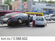Дорожная авария на проспекте в центре города (2012 год). Редакционное фото, фотограф Кекяляйнен Андрей / Фотобанк Лори