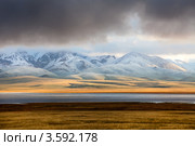 Вид на озеро Сон-Куль в горах Тянь-Шаня (2012 год). Стоковое фото, фотограф Николай Винокуров / Фотобанк Лори
