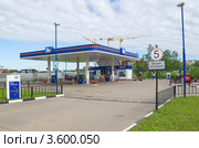 Город Лобня. Автозаправочная станция "ТНК" (2012 год). Редакционное фото, фотограф Елена Коромыслова / Фотобанк Лори