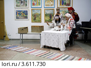 Народный русский костюм. Обряд жениха и невесты (2012 год). Редакционное фото, фотограф Дмитрий Неумоин / Фотобанк Лори