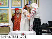 Народный Русский костюм. Обряд жениха и невесты. (2012 год). Редакционное фото, фотограф Дмитрий Неумоин / Фотобанк Лори