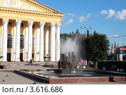 Театральная Площадь в Рязани (2012 год). Редакционное фото, фотограф УНА / Фотобанк Лори