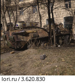 Сожжённый БТР, Белый дом, 3 октября 1993. Редакционное фото, фотограф Михеев Алексей / Фотобанк Лори