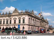Пейзаж Берлина, старое здание Zeughaus (2012 год). Редакционное фото, фотограф Алексей Зарубин / Фотобанк Лори