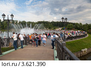 Вид с моста на музыкальный фонтан в музее-заповеднике Царицыно (2012 год). Редакционное фото, фотограф Родион Власов / Фотобанк Лори