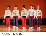 Танцевальная группа "Crazy family" на Международном Кубке России по хип-хоп танцам, 27 марта 2011 года в Москве. Редакционное фото, фотограф Losevsky Pavel / Фотобанк Лори