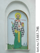 Ростов Великий. Икона Николая Чудотворца на стене Никольской церкви (2009 год). Стоковое фото, фотограф Татьяна Юни / Фотобанк Лори