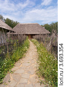 Украинская хата в культурно-образовательном центре "Этномир" (2012 год). Редакционное фото, фотограф Сергей Лаврентьев / Фотобанк Лори
