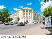 Город Новомосковск. Московский химико-технологический институт имени Менделеева. (2012 год). Редакционное фото, фотограф Игорь Низов / Фотобанк Лори