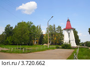 Стилизованная башня, город Великие Луки, Псковская область (2012 год). Стоковое фото, фотограф Галина Ермолаева / Фотобанк Лори