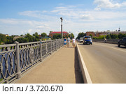 Мост через реку Ловать, город Великие Луки, Псковская область (2012 год). Редакционное фото, фотограф Галина Ермолаева / Фотобанк Лори