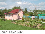 Дачный домик с участком в Веригино. Подмосковье (2012 год). Стоковое фото, фотограф Сергей Соболев / Фотобанк Лори