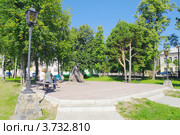 Памятник актеру Зиновию Гердту в парке, город Себеж, Псковская область (2012 год). Редакционное фото, фотограф Галина Ермолаева / Фотобанк Лори