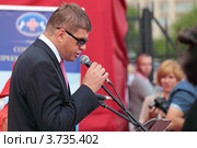 Дмитрий Губерниев комментирует скачки на приз Президента Российской Федерации (2012 год). Редакционное фото, фотограф Игорь Долгов / Фотобанк Лори