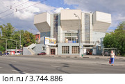 Театр Романа Виктюка, бывший клуб (дом культуры) имени И.В. Русакова (2012 год). Редакционное фото, фотограф Алёшина Оксана / Фотобанк Лори