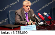 С.М. Миронов на пресс-конференции (2011 год). Редакционное видео, видеограф Losevsky Pavel / Фотобанк Лори