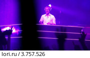 Популярный датский Диджей Armin Van Buuren на сцене (2011 год). Редакционное видео, видеограф Losevsky Pavel / Фотобанк Лори