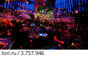 Люди в клубе Imperia Lounge на празднике музыкального телеканала Europa Plus TV (2011 год). Редакционное видео, видеограф Losevsky Pavel / Фотобанк Лори