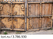 Резные деревянные ворота на улице в Боровске. Стоковое фото, фотограф Елена Гаврилова / Фотобанк Лори
