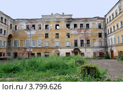 Разрушенное здание гостиницы дворянского собрания XVIII века в Казани (2012 год). Стоковое фото, фотограф Илюхина Наталья / Фотобанк Лори