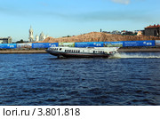 Метеор плывёт по Малой Неве (2012 год). Редакционное фото, фотограф Николай Мухорин / Фотобанк Лори
