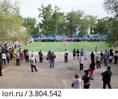 День знаний. Дети идут на урок (2012 год). Редакционное фото, фотограф Александр Подшивалов / Фотобанк Лори