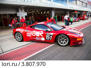 Автомобиль Ferrari 458 итальянской команды AF Corse участвует в Чемпионате Европы FIA GT3 на трассе "Moscow Raceway" в Подмосковье (2012 год). Редакционное фото, фотограф Николай Винокуров / Фотобанк Лори