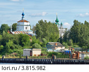 Успенская и Свято-Преображенская церкви в городе Кинешме на берегу реки Волги (2011 год). Стоковое фото, фотограф Самойлова Екатерина / Фотобанк Лори