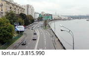 Москва. Автомобильное движение утром на Ростовской набережной (2012 год). Редакционное видео, видеограф Ярослав Каминский / Фотобанк Лори