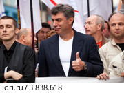Лидер движения "Солидарность" Борис Немцов участвует в третьем многотысячном шествии "Марш миллионов" по Бульварному кольцу, город Москва, Россия (2012 год). Редакционное фото, фотограф Николай Винокуров / Фотобанк Лори