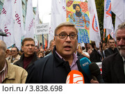 Участник Третьего "Марша миллионов" - Касьянов Михаил Михайлович во главе либеральной колонны, город Москва, Россия (2012 год). Редакционное фото, фотограф Николай Винокуров / Фотобанк Лори
