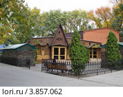 Кафе "Теремок" в городском парке, Новошахтинск (2012 год). Редакционное фото, фотограф Светлана Савченкова / Фотобанк Лори
