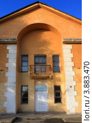 Вход в культурное здание в стиле пятидесятых. Город Ирбит (2012 год). Стоковое фото, фотограф Анатолий Матвейчук / Фотобанк Лори