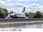 Многоразовый космический корабль Буран (БТС-001) в парке Горького, Москва (2010 год). Редакционное фото, фотограф Алексей Стоянов / Фотобанк Лори