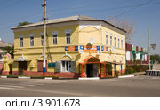 Магазин на перекрестке, Новый Оскол (2012 год). Редакционное фото, фотограф Вячеслав Потапов / Фотобанк Лори