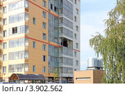 Новостройка с разобранным балконом (2012 год). Стоковое фото, фотограф Юрий Шурчков / Фотобанк Лори