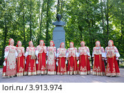 Выступление народного коллектива на праздник поэзии в Карабихе (2012 год). Редакционное фото, фотограф Голованов Сергей / Фотобанк Лори