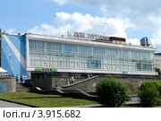 Магазин Дом торговли. Город Заречный Свердловской области (2006 год). Редакционное фото, фотограф Константин Безденежных / Фотобанк Лори