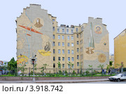 Граффити на стене дома по улице Пионерской, Санкт-Петербург (2012 год). Редакционное фото, фотограф Илюхина Наталья / Фотобанк Лори