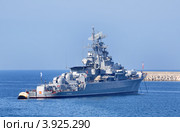 Сторожевой корабль "Пытливый"  в Севастопольской бухте (2012 год). Редакционное фото, фотограф Анна Мартынова / Фотобанк Лори