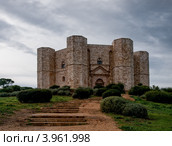 Замок Кастель-дель-Монте (2012 год). Стоковое фото, фотограф Liseykina / Фотобанк Лори