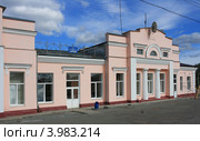 Здание станции Ирбит в стиле русского классицизма (2012 год). Редакционное фото, фотограф Анатолий Матвейчук / Фотобанк Лори